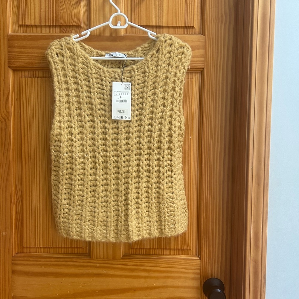NWT Chunky Knit Sleeveless Sweater in Mustard